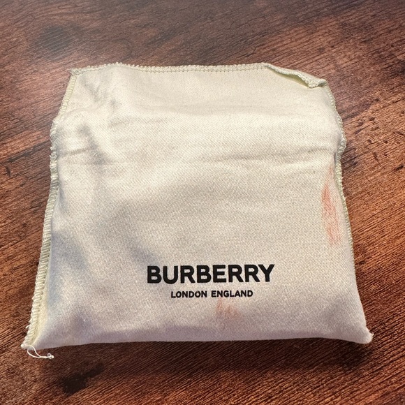 Gently used Burberry Vintage Check Zip Compact Wallet - Picture 7 of 8